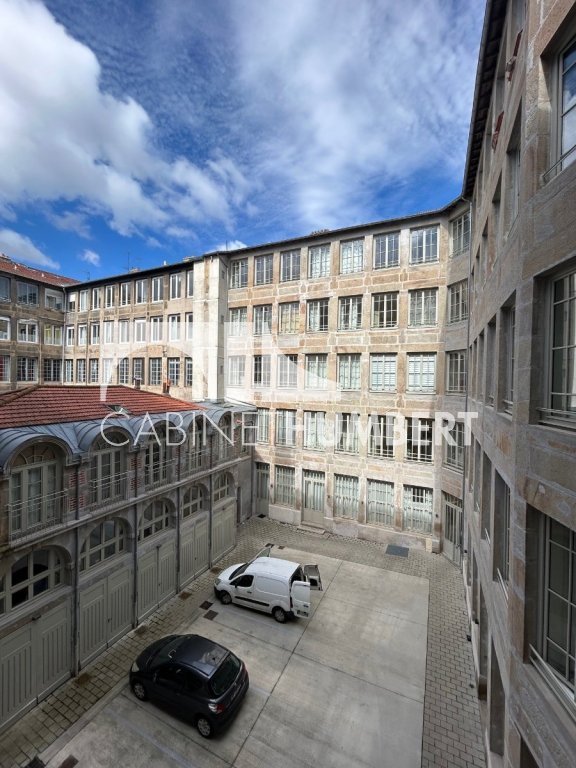 APPARTEMENT T3 A LOUER - ST ETIENNE CENTRE VILLE - 157.04 m2 - 915�&euro; charges comprises par mois