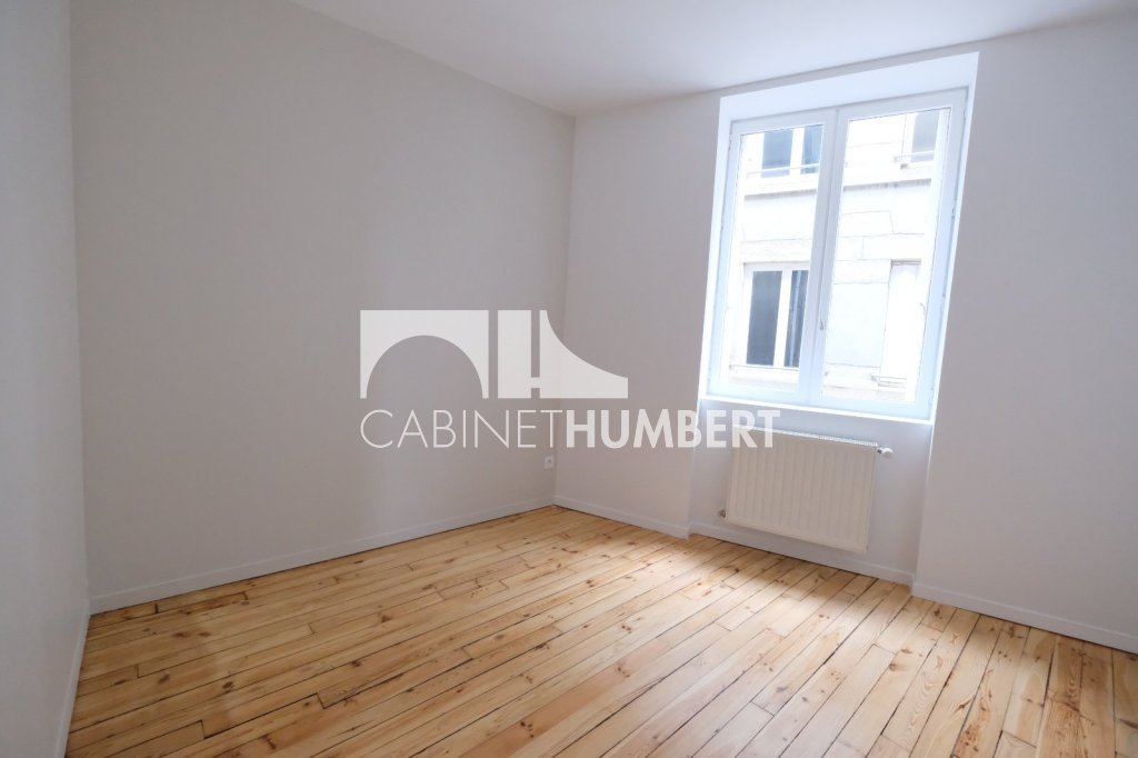 APPARTEMENT T3 A LOUER - ST ETIENNE CENTRE VILLE - 80.58 m2 - 760 &euro; charges comprises par mois