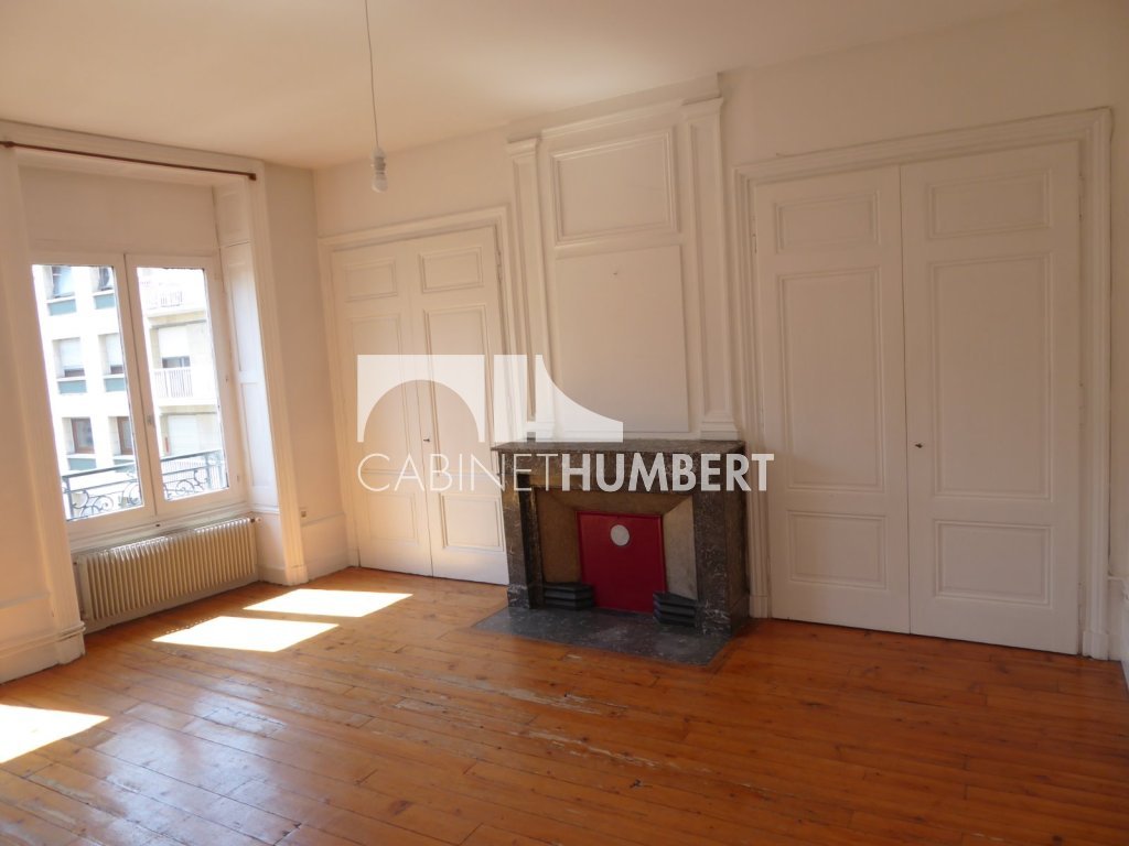 APPARTEMENT T3 A LOUER - ST ETIENNE CENTRE VILLE - 71 m2 - 575 &euro; charges comprises par mois