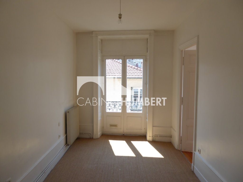 APPARTEMENT T3 A LOUER - ST ETIENNE CENTRE VILLE - 71 m2 - 575 &euro; charges comprises par mois