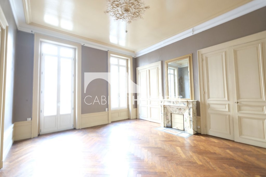 APPARTEMENT T3 A LOUER - ST ETIENNE CENTRE VILLE - 129 m2 - 780€ charges comprises par mois