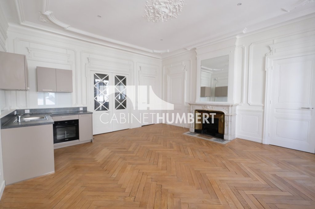 APPARTEMENT T3 A LOUER - ST ETIENNE CENTRE VILLE - 86.94 m2 - 695 &euro; charges comprises par mois