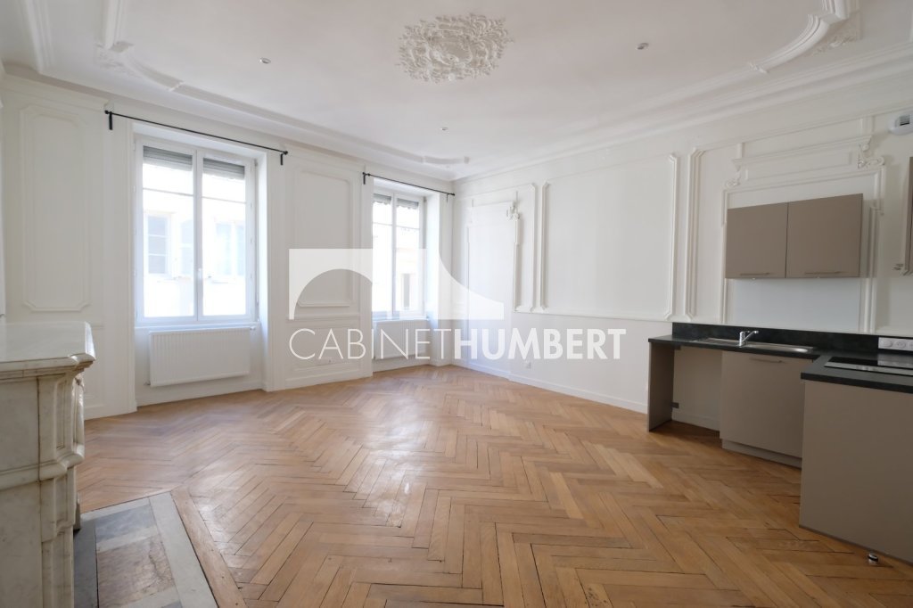 APPARTEMENT T3 A LOUER - ST ETIENNE CENTRE VILLE - 86.94 m2 - 695 &euro; charges comprises par mois