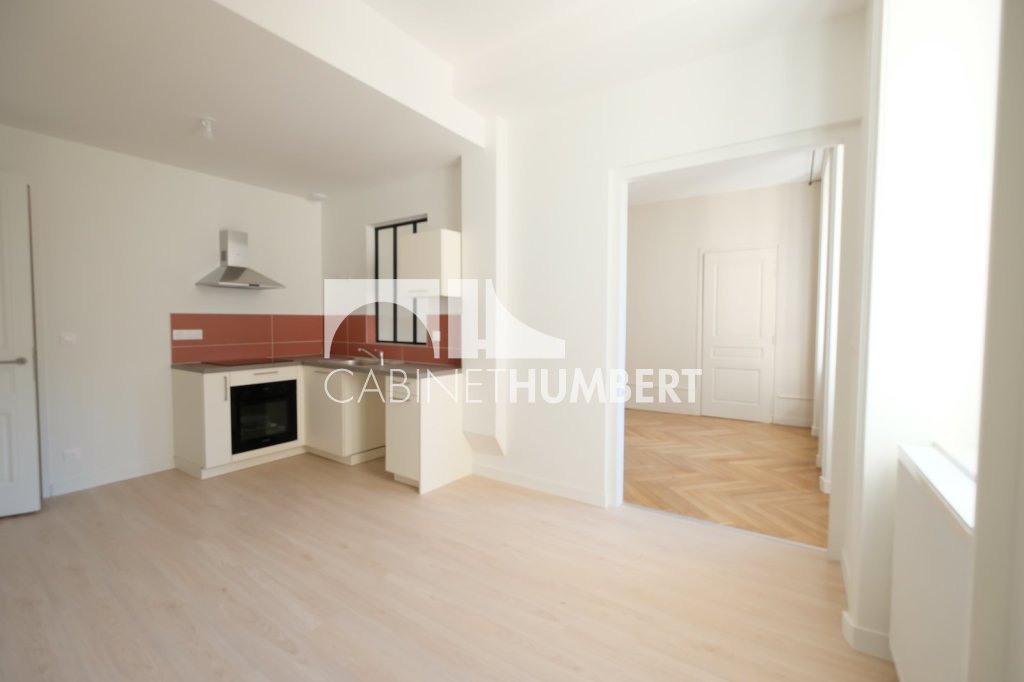 APPARTEMENT T3 A LOUER - ST ETIENNE CENTRE VILLE - 89.18 m2 - 735 &euro; charges comprises par mois