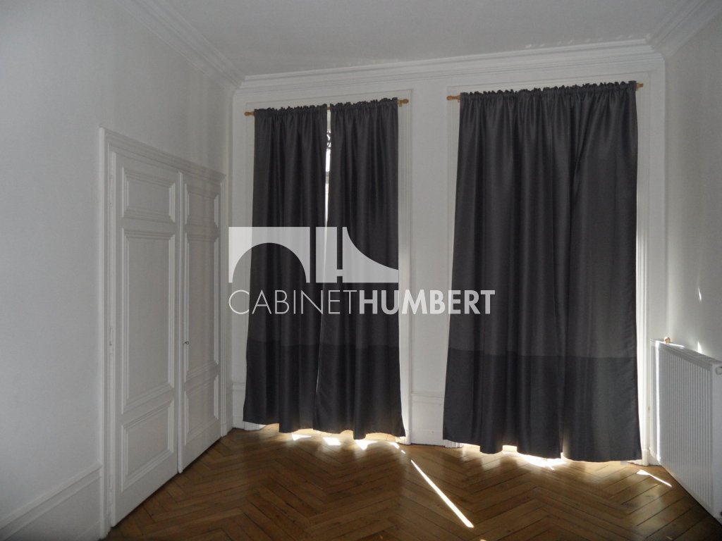 APPARTEMENT T3 A LOUER - ST ETIENNE CENTRE VILLE - 72 m2 - 650 &euro; charges comprises par mois