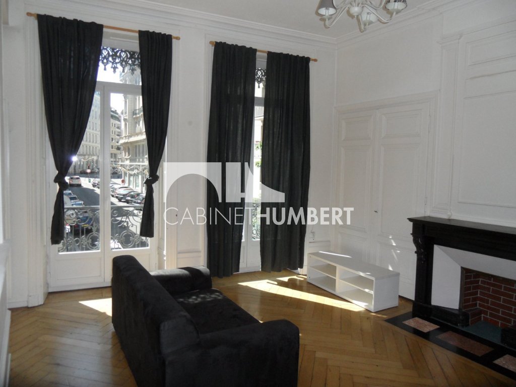 APPARTEMENT T3 A LOUER - ST ETIENNE CENTRE VILLE - 72 m2 - 650 &euro; charges comprises par mois