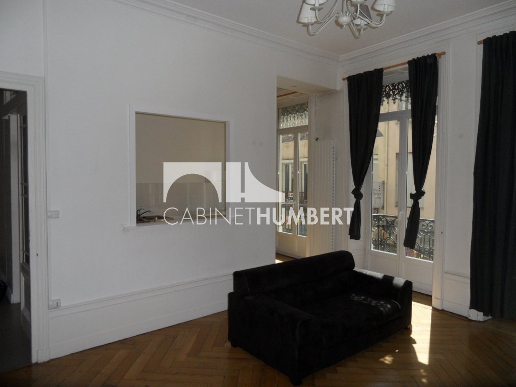 APPARTEMENT T3 A LOUER - ST ETIENNE CENTRE VILLE - 72 m2 - 650 &euro; charges comprises par mois