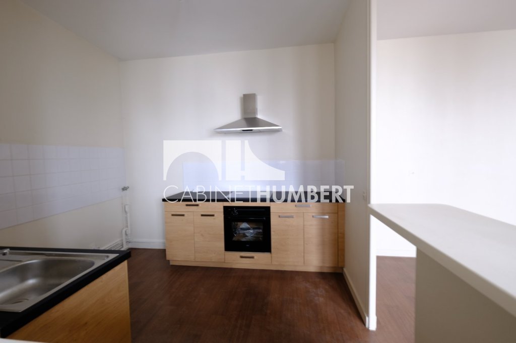 APPARTEMENT T3 A LOUER - ST ETIENNE CENTRE VILLE - 74.77 m2 - 645 &euro; charges comprises par mois