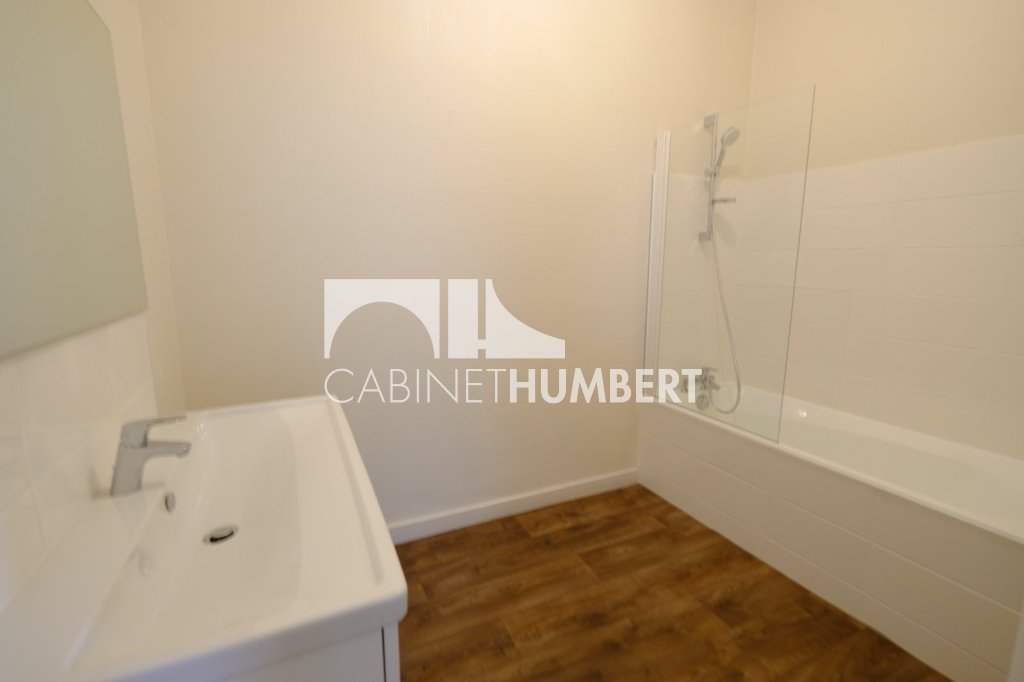 APPARTEMENT T3 A LOUER - ST ETIENNE CENTRE VILLE - 74.77 m2 - 645 &euro; charges comprises par mois