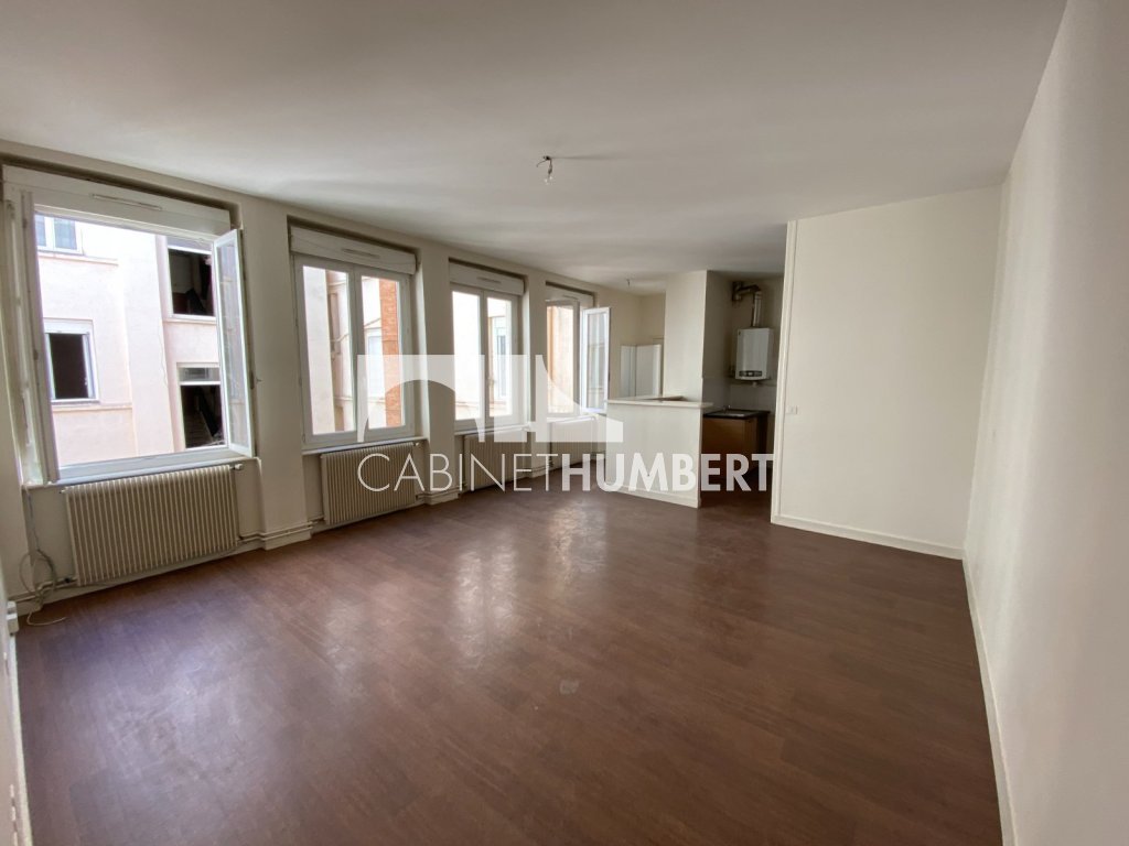 APPARTEMENT T3 A LOUER - ST ETIENNE CENTRE VILLE - 74.77 m2 - 645 &euro; charges comprises par mois