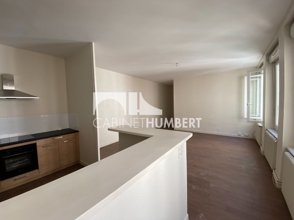 APPARTEMENT T3 A LOUER - ST ETIENNE CENTRE VILLE - 74.77 m2 - 645 &euro; charges comprises par mois