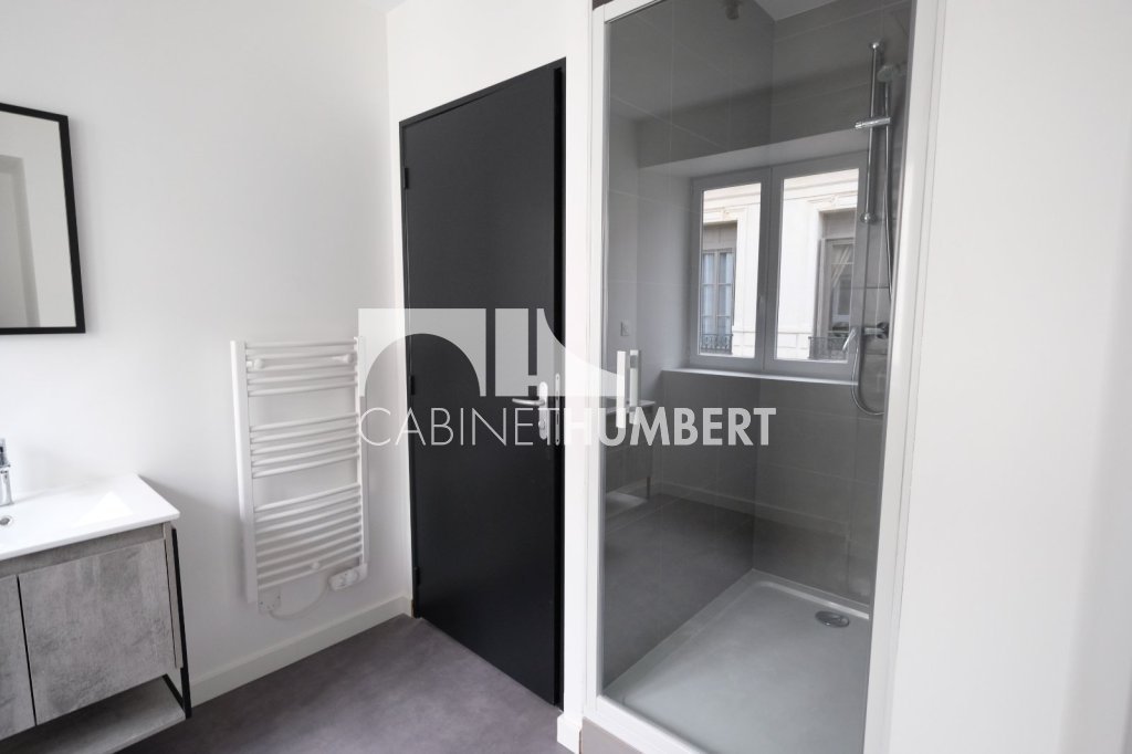 APPARTEMENT T3 A LOUER - ST ETIENNE CENTRE VILLE - 76.34 m2 - 735 &euro; charges comprises par mois