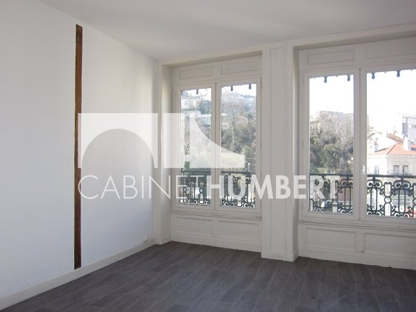 APPARTEMENT T3 A LOUER - ST ETIENNE CENTRE VILLE - 76.59 m2 - 600 &euro; charges comprises par mois