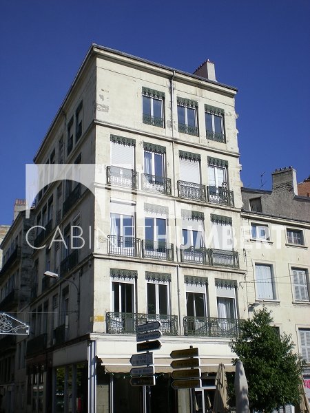 APPARTEMENT T3 A LOUER - ST ETIENNE CENTRE VILLE - 76.59 m2 - 600 &euro; charges comprises par mois
