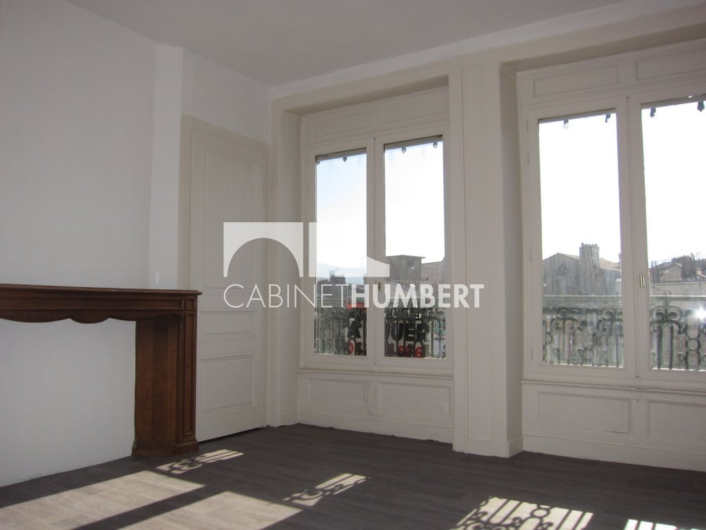 APPARTEMENT T3 A LOUER - ST ETIENNE CENTRE VILLE - 76.59 m2 - 600 &euro; charges comprises par mois