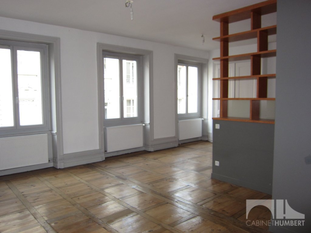 APPARTEMENT T3 A LOUER - ST ETIENNE CENTRE VILLE - 91,34 m2 - 640 € charges comprises par mois
