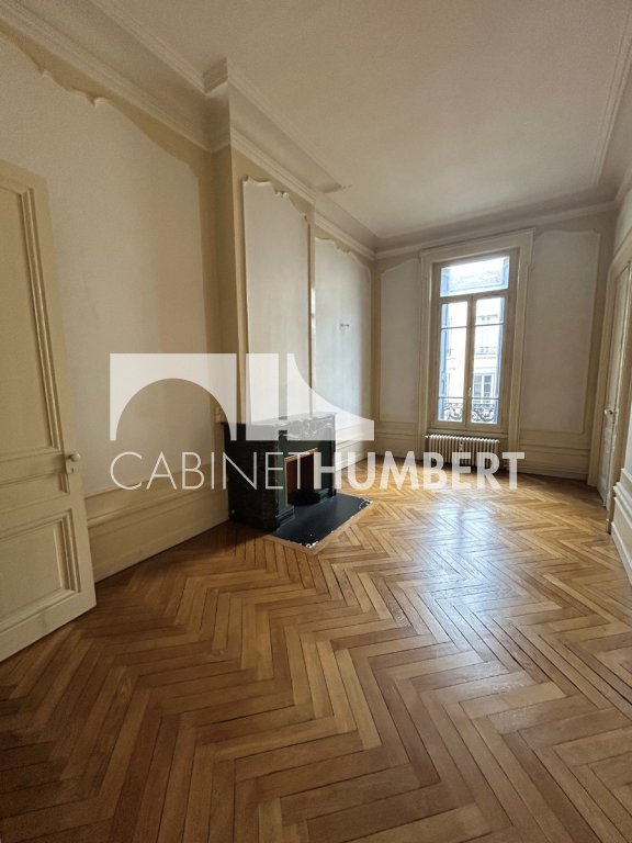 APPARTEMENT T3 A LOUER - ST ETIENNE CENTRE VILLE - 121 m2 - 860€ charges comprises par mois