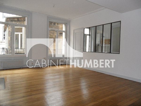 APPARTEMENT T3 A LOUER - ST ETIENNE CENTRE VILLE - 89.64 m2 - 750 &euro; charges comprises par mois