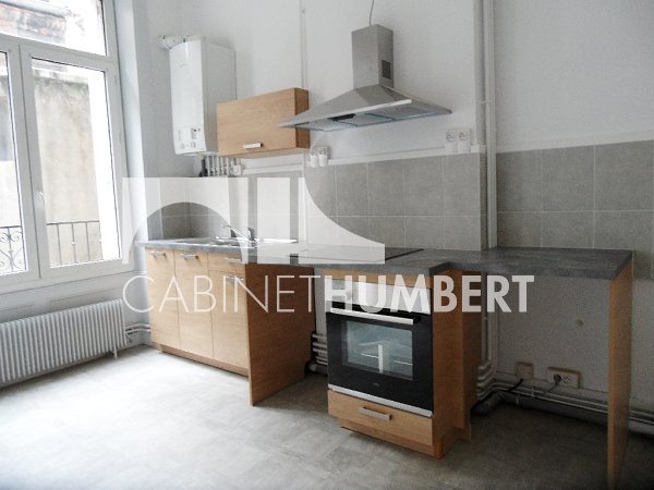 APPARTEMENT T3 A LOUER - ST ETIENNE CENTRE VILLE - 89.64 m2 - 750 &euro; charges comprises par mois