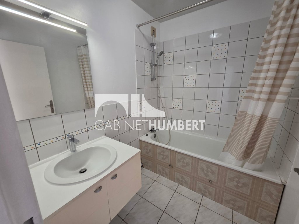 APPARTEMENT T3 A LOUER - ST ETIENNE FAURIEL - 65 m2 - 730 &euro; charges comprises par mois