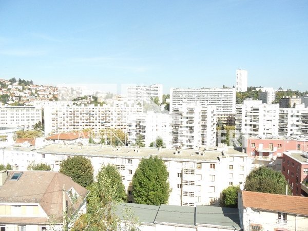 APPARTEMENT T3 A LOUER - ST ETIENNE FAURIEL - 73.86 m2 - 545�&euro; charges comprises par mois