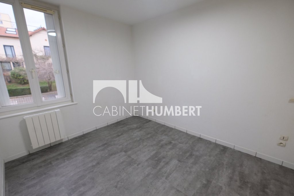 APPARTEMENT T3 A LOUER - ST ETIENNE FAURIEL - 50.25 m2 - 535�&euro; charges comprises par mois