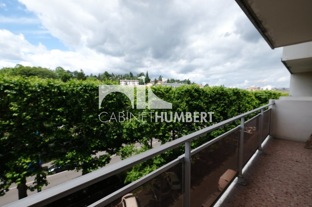 APPARTEMENT T3 A LOUER - ST ETIENNE FAURIEL - 58.14 m2 - 700�&euro; charges comprises par mois