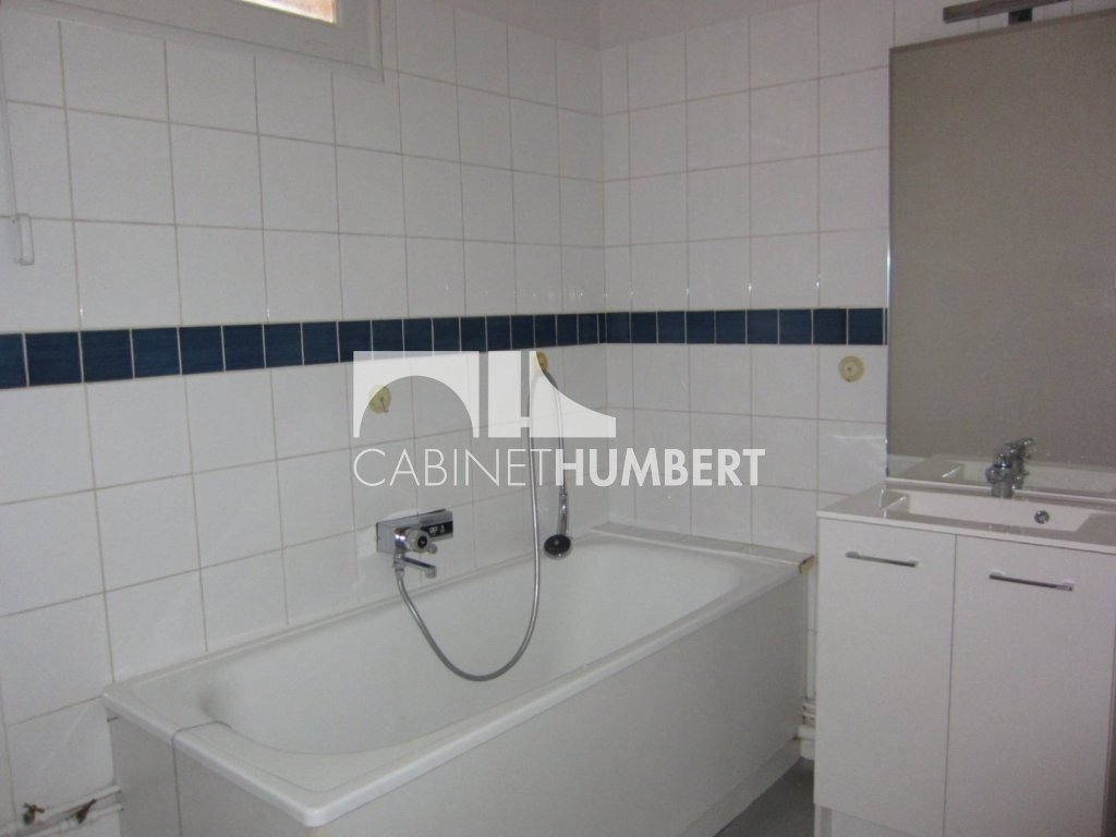 APPARTEMENT T3 A LOUER - ST ETIENNE FAURIEL - 93.65 m2 - 800 &euro; charges comprises par mois