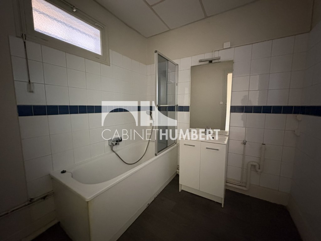 APPARTEMENT T3 A LOUER - ST ETIENNE FAURIEL - 93.65 m2 - 800 &euro; charges comprises par mois