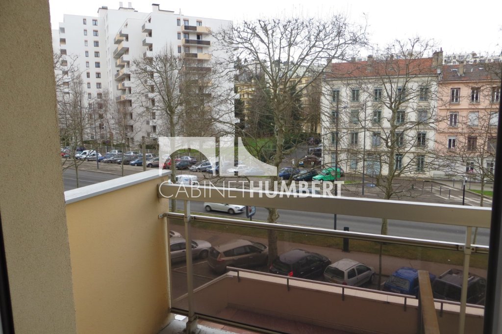 APPARTEMENT T3 A LOUER - ST ETIENNE FAURIEL - 60 m2 - 650 &euro; charges comprises par mois
