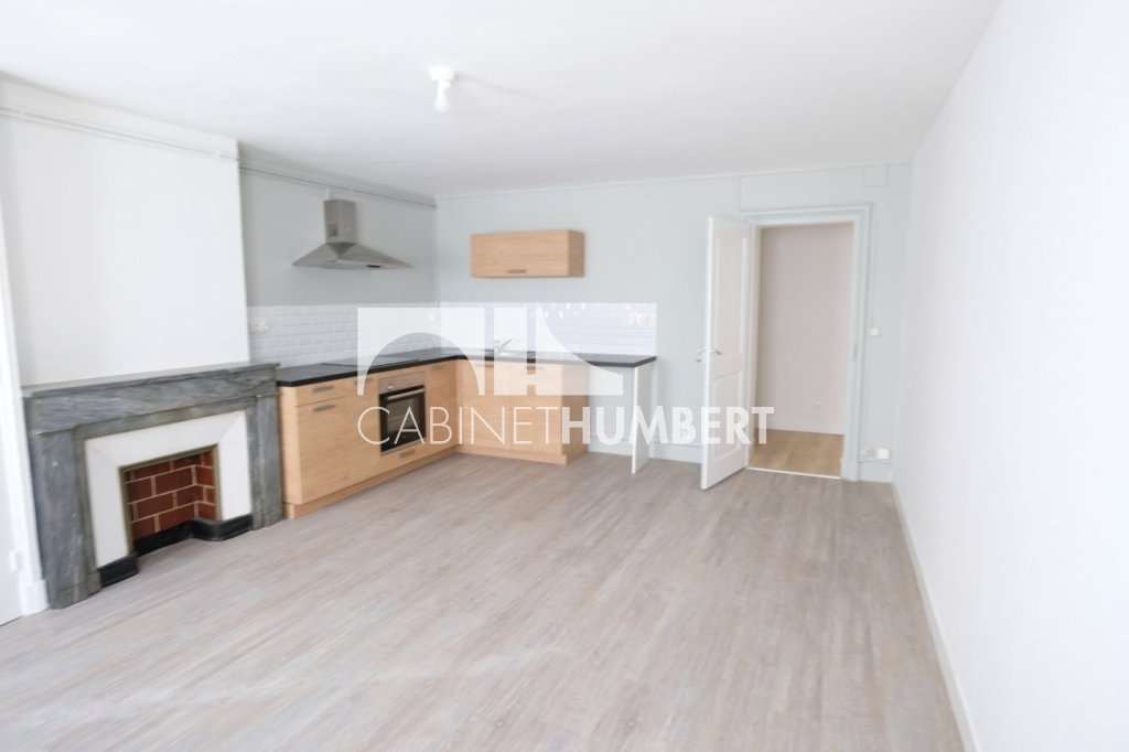 APPARTEMENT T3 A LOUER - ST ETIENNE HOTEL DE VILLE - 76.84 m2 - 655 &euro; charges comprises par mois