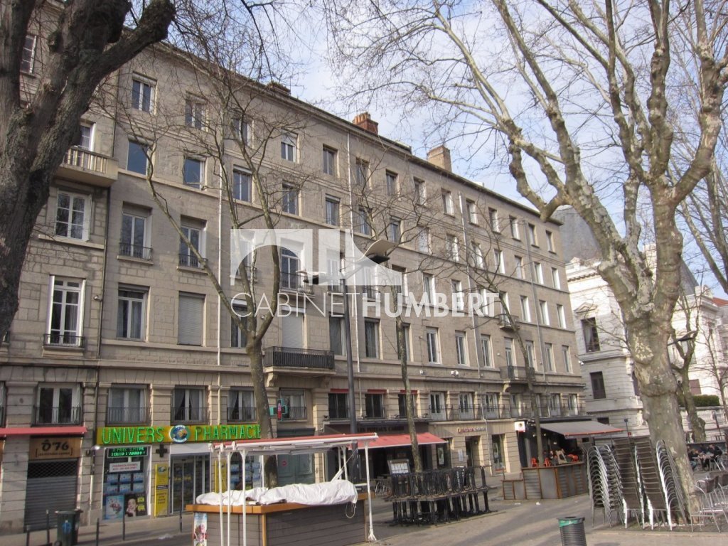APPARTEMENT T3 A LOUER - ST ETIENNE HYPER CENTRE - 97.47 m2 - 715 &euro; charges comprises par mois