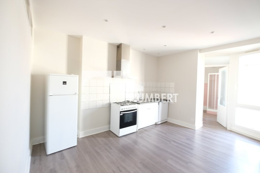 APPARTEMENT T3 A LOUER - ST ETIENNE HYPER CENTRE - 97.47 m2 - 715 &euro; charges comprises par mois