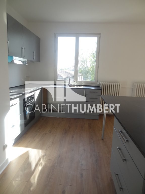 APPARTEMENT T3 A LOUER - ST ETIENNE LE SOLEIL - 69 m2 - 570 &euro; charges comprises par mois