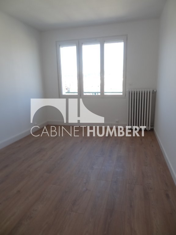 APPARTEMENT T3 A LOUER - ST ETIENNE LE SOLEIL - 69 m2 - 570 &euro; charges comprises par mois