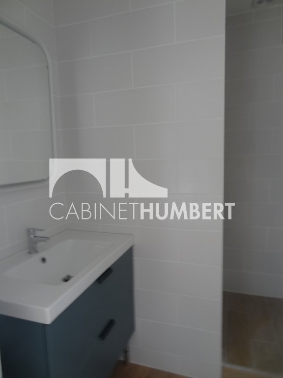 APPARTEMENT T3 A LOUER - ST ETIENNE LE SOLEIL - 69 m2 - 570 &euro; charges comprises par mois