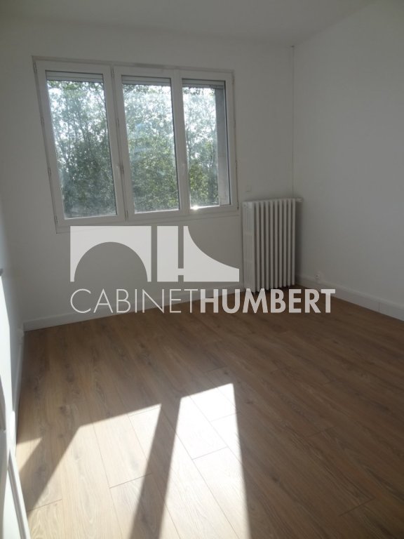 APPARTEMENT T3 A LOUER - ST ETIENNE LE SOLEIL - 69 m2 - 570 &euro; charges comprises par mois
