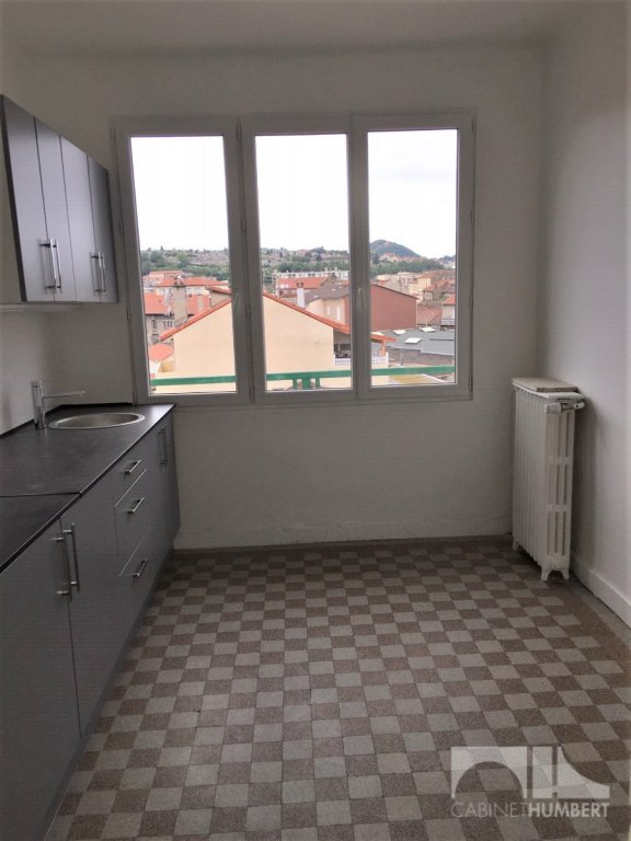 APPARTEMENT T3 A LOUER - ST ETIENNE LE SOLEIL - 76 m2 - 550 € charges comprises par mois