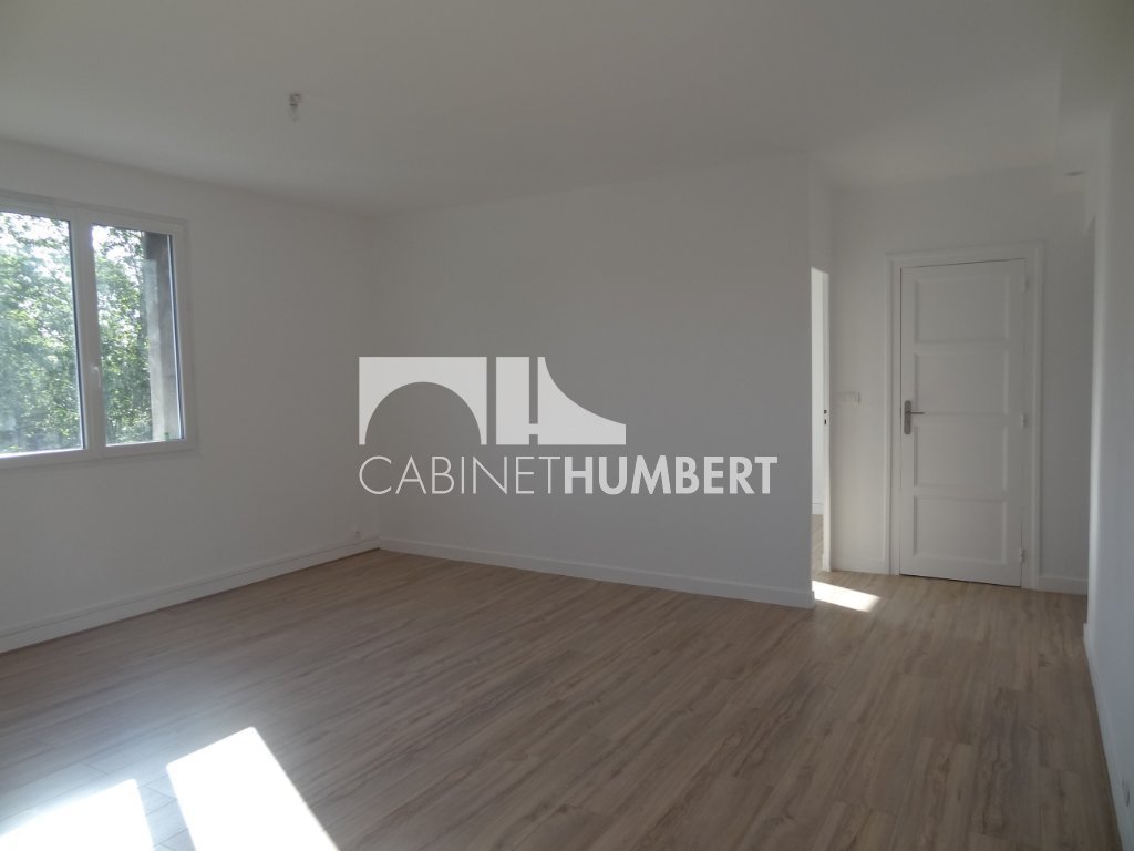 APPARTEMENT T3 A LOUER - ST ETIENNE LE SOLEIL - 69 m2 - 550 € charges comprises par mois