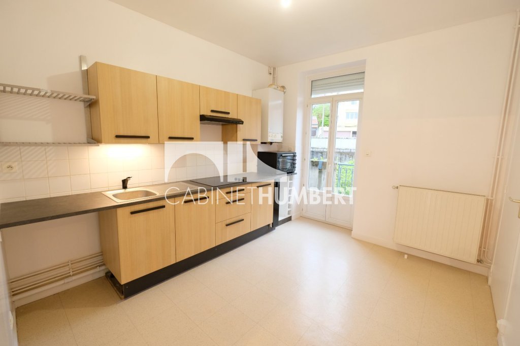 APPARTEMENT T3 A LOUER - ST ETIENNE MONTPLAISIR - 70.24 m2 - 595 &euro; charges comprises par mois