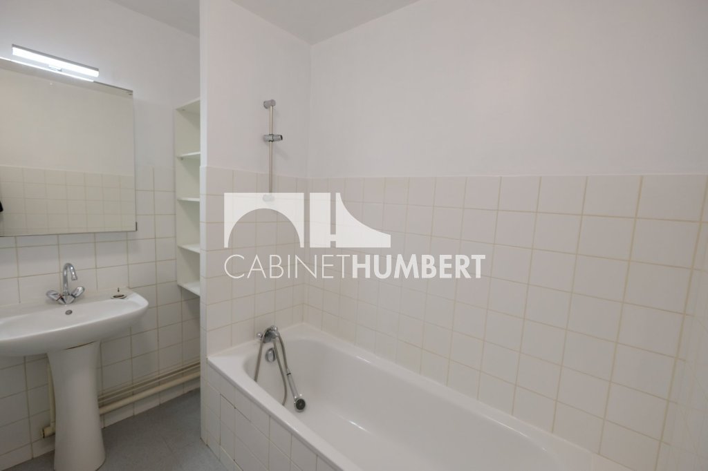APPARTEMENT T3 A LOUER - ST ETIENNE MONTPLAISIR - 70.24 m2 - 595 &euro; charges comprises par mois