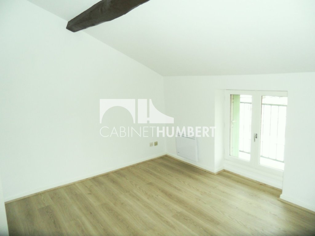 APPARTEMENT T3 A LOUER - ST ETIENNE MONTPLAISIR - 70.62 m2 - 495€ charges comprises par mois