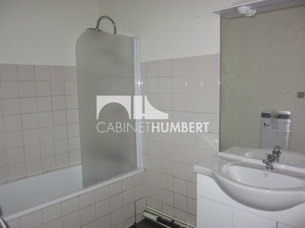 APPARTEMENT T3 A LOUER - ST ETIENNE MONTPLAISIR - 70.62 m2 - 495€ charges comprises par mois