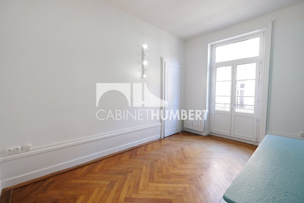 APPARTEMENT T3 A LOUER - ST ETIENNE PLACE DORIAN - 73.6 m2 - 555 &euro; charges comprises par mois