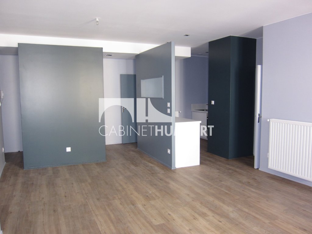 APPARTEMENT T3 A LOUER - ST ETIENNE PLACE DORIAN - 77.27 m2 - 715 &euro; charges comprises par mois