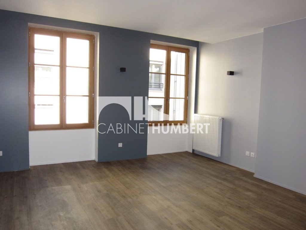 APPARTEMENT T3 A LOUER - ST ETIENNE PLACE DORIAN - 77.27 m2 - 715 &euro; charges comprises par mois