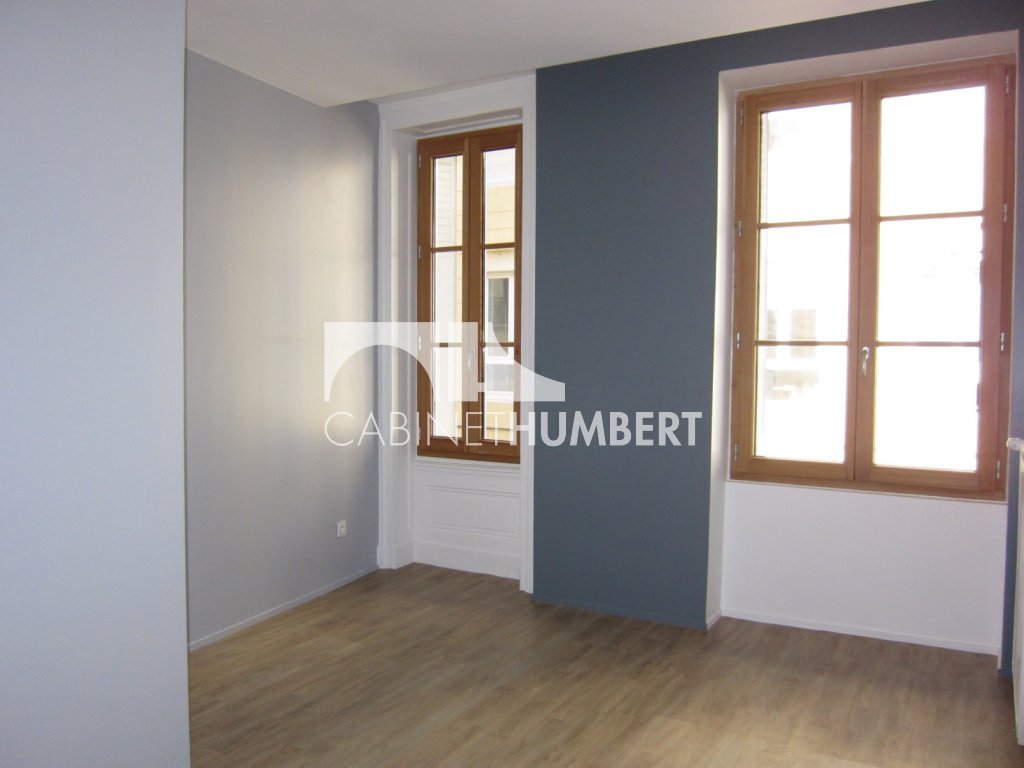 APPARTEMENT T3 A LOUER - ST ETIENNE PLACE DORIAN - 77.27 m2 - 715 &euro; charges comprises par mois