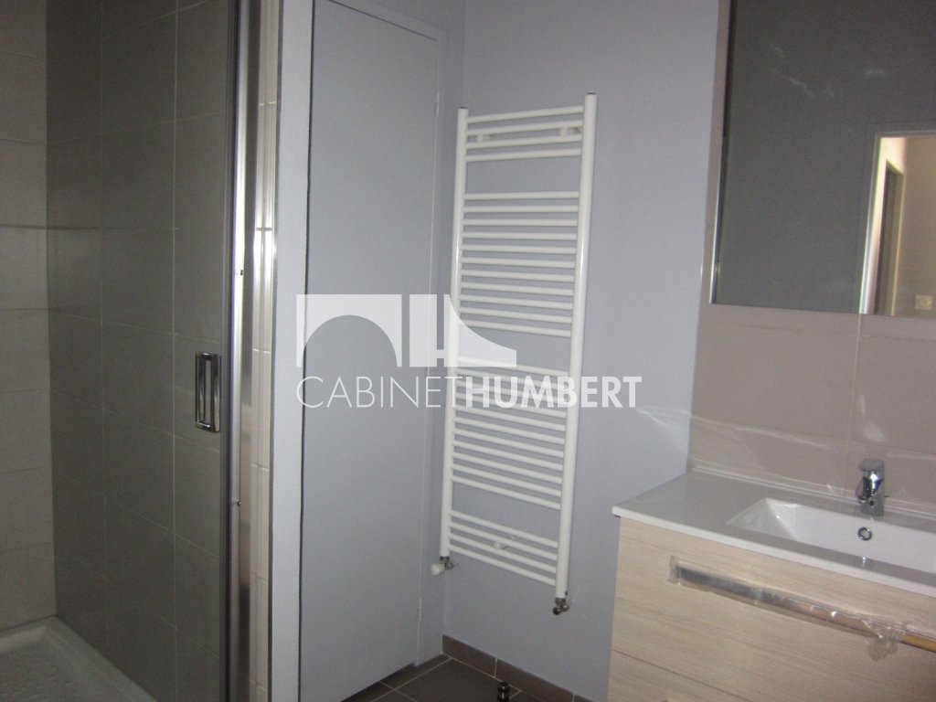 APPARTEMENT T3 A LOUER - ST ETIENNE PLACE DORIAN - 77.27 m2 - 715 &euro; charges comprises par mois