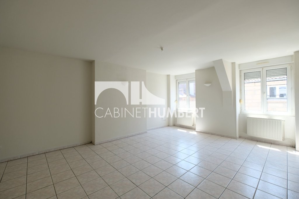 APPARTEMENT T3 A LOUER - ST ETIENNE PREFECTURE - 85.94 m2 - 655 &euro; charges comprises par mois