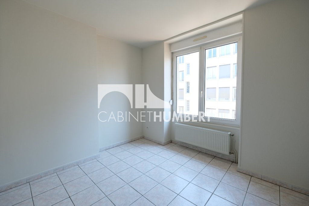 APPARTEMENT T3 A LOUER - ST ETIENNE PREFECTURE - 85.94 m2 - 655 &euro; charges comprises par mois